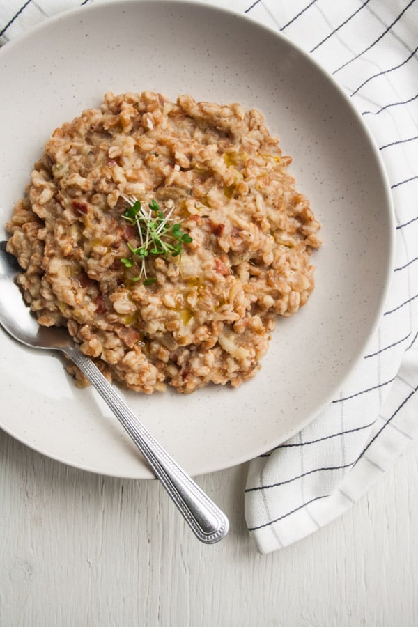 Salt-Baked Celeriac and Bacon Farro Risotto - a cosy, comforting bowlful of nutty farro risotto made with a deceptively simple salt-baked celeriac purée and chewy pieces of smoky bacon | eatloveeats.com