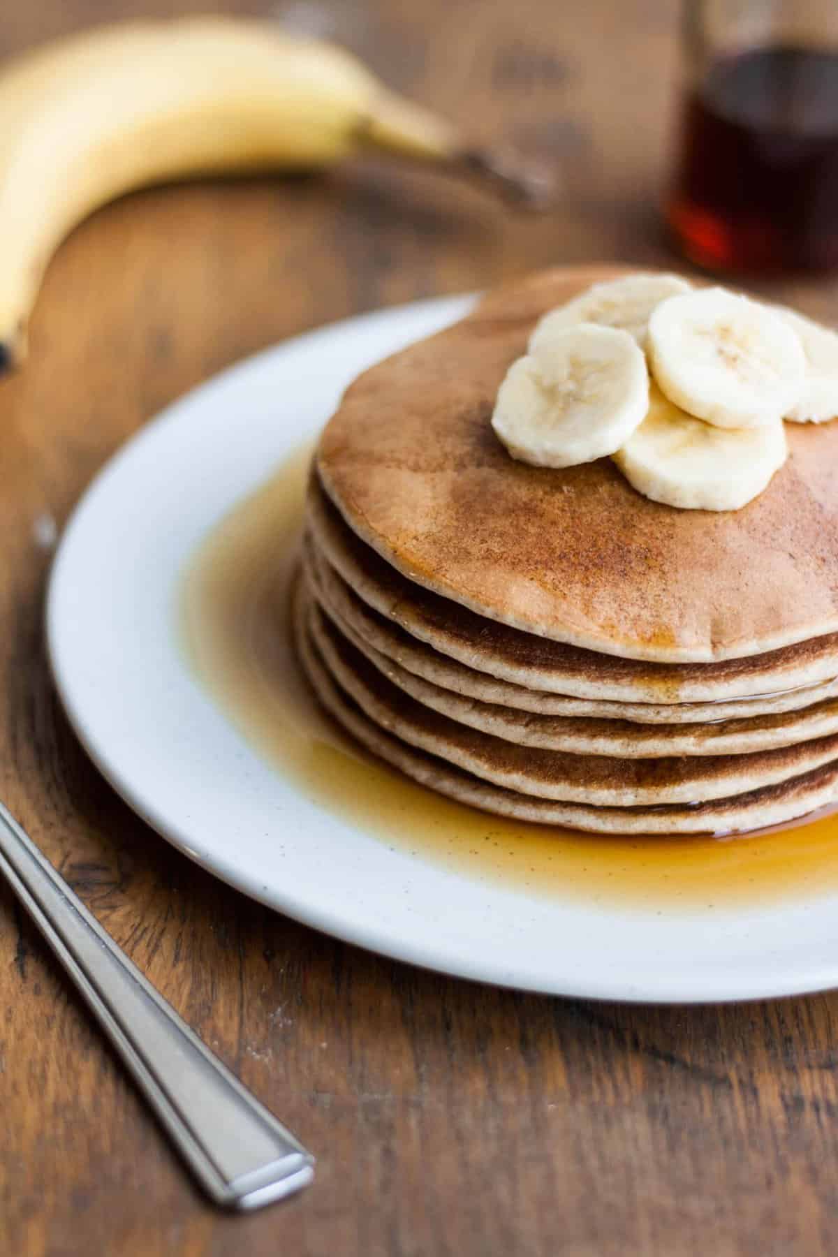 Naturally Sweetened Spelt Pancakes - these healthier pancakes are light yet filling and are dairy- and refined sugar-free! | eatloveeats.com