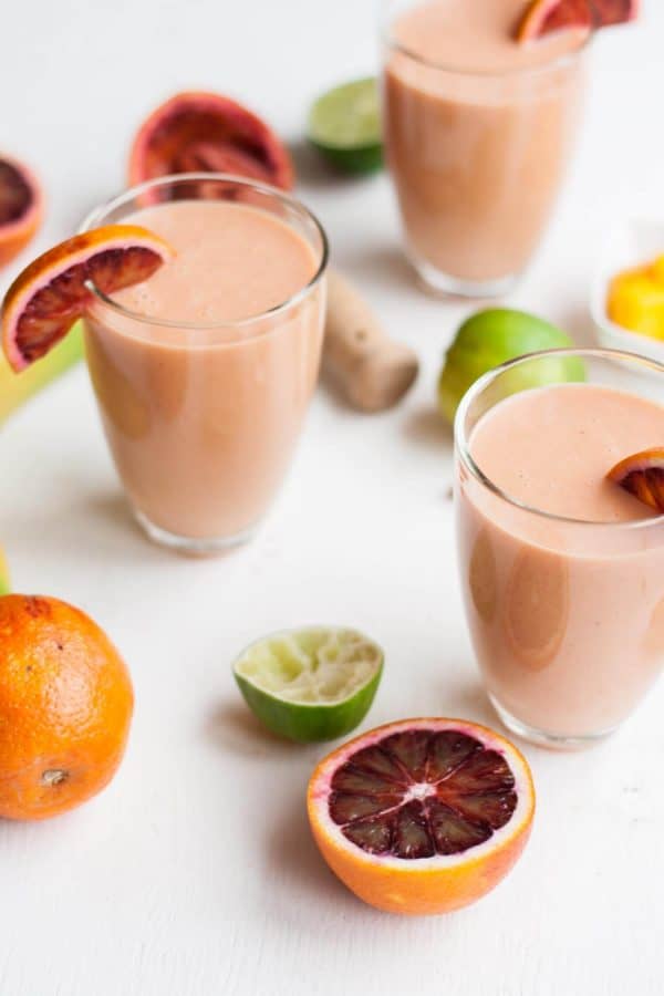 Blood Orange and Mango Smoothie - this seasonal fruit smoothie is the perfect simple healthy breakfast and takes just 5 minutes to make! | eatloveeats.com