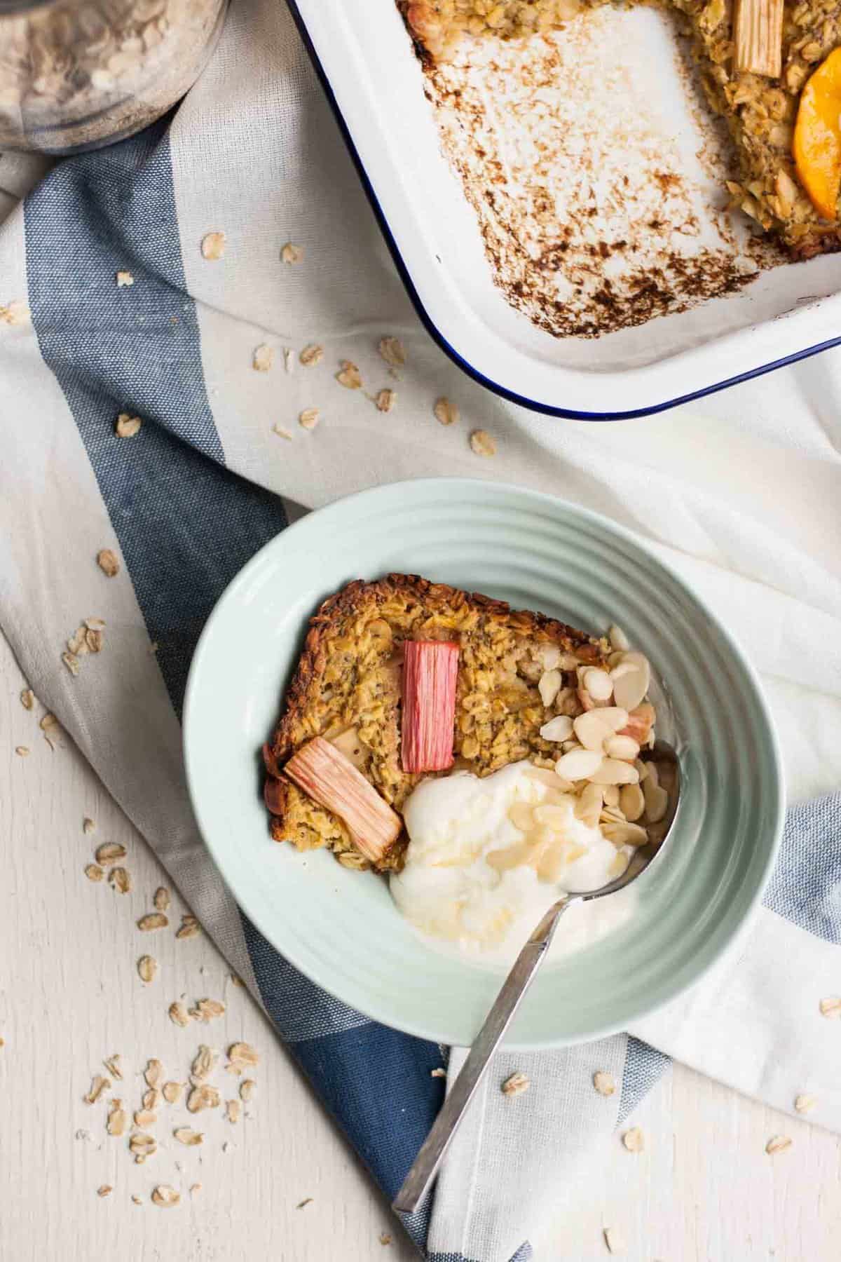 Rhubarb and Mango Baked Oatmeal - this naturally sweetened vegan breakfast dish is bright and fruity and will keep you full until lunchtime! | eatloveeats.com