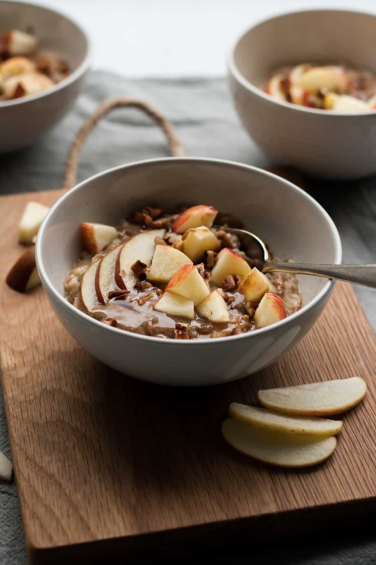 Maple Pecan Oatmeal Bowls - the perfect cosy breakfast! | eatloveeats.com