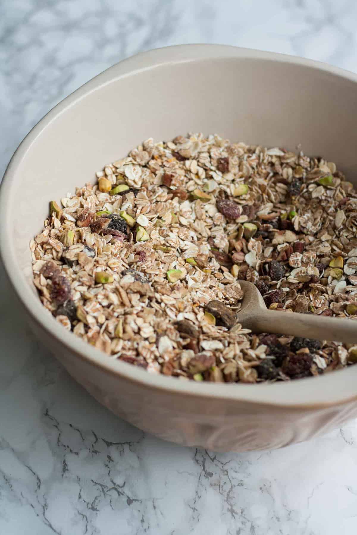 Christmas Muesli - this festive spiced muesli makes for a delicious breakfast and a lovely edible gift! | eatloveeats.com