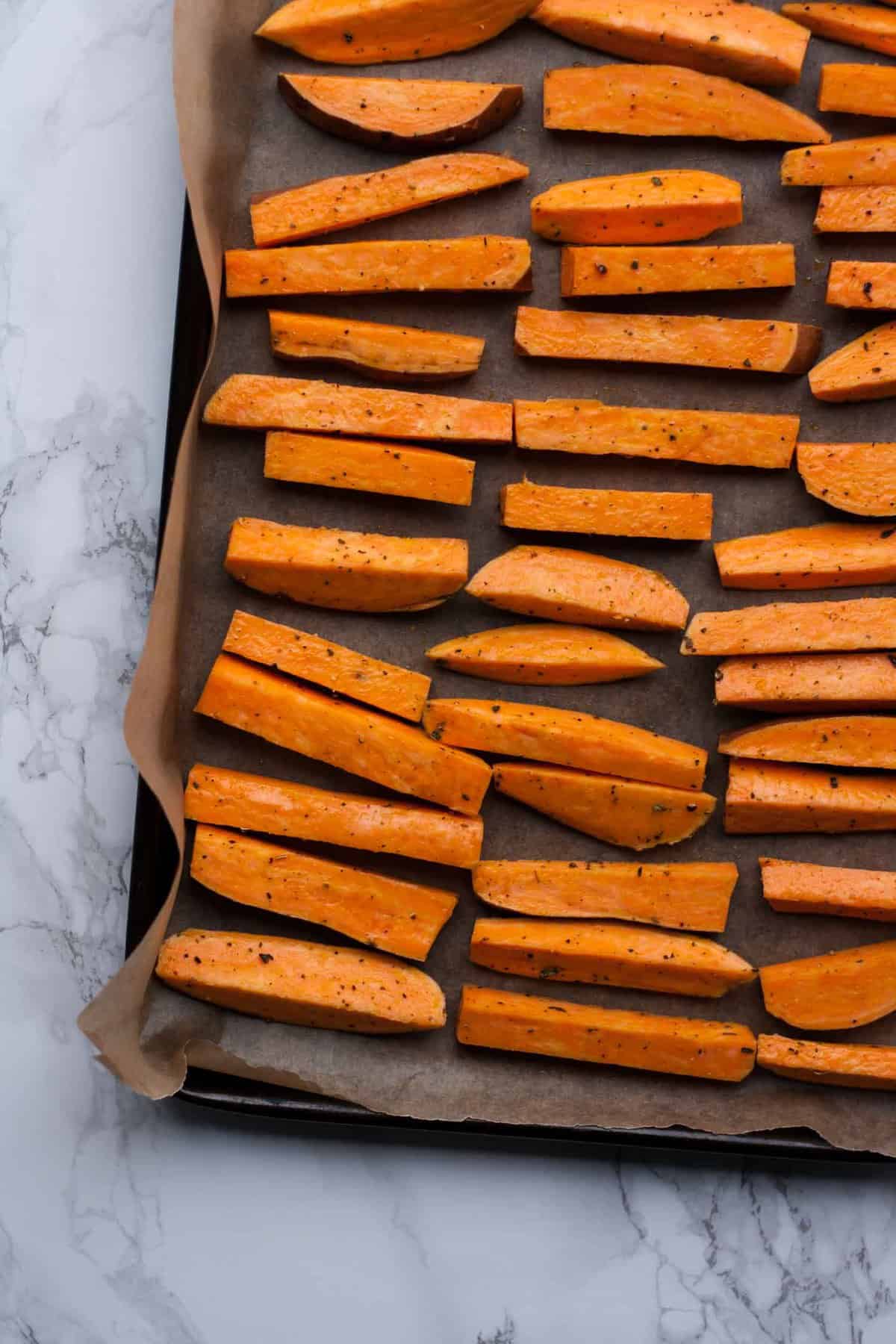 Loaded Sweet Potato Fries - these loaded sweet potato fries are topped with the most delicious, quick and easy smoky beans! | eatloveeats.com 