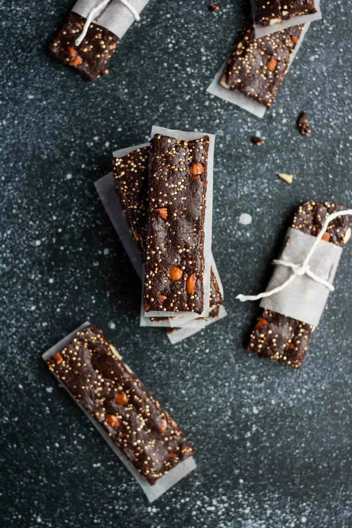 Raw Mexican Chocolate Energy Bars - these raw chocolate brownie bars are the perfect afternoon snack and are so simple to make! | eatloveeats.com 