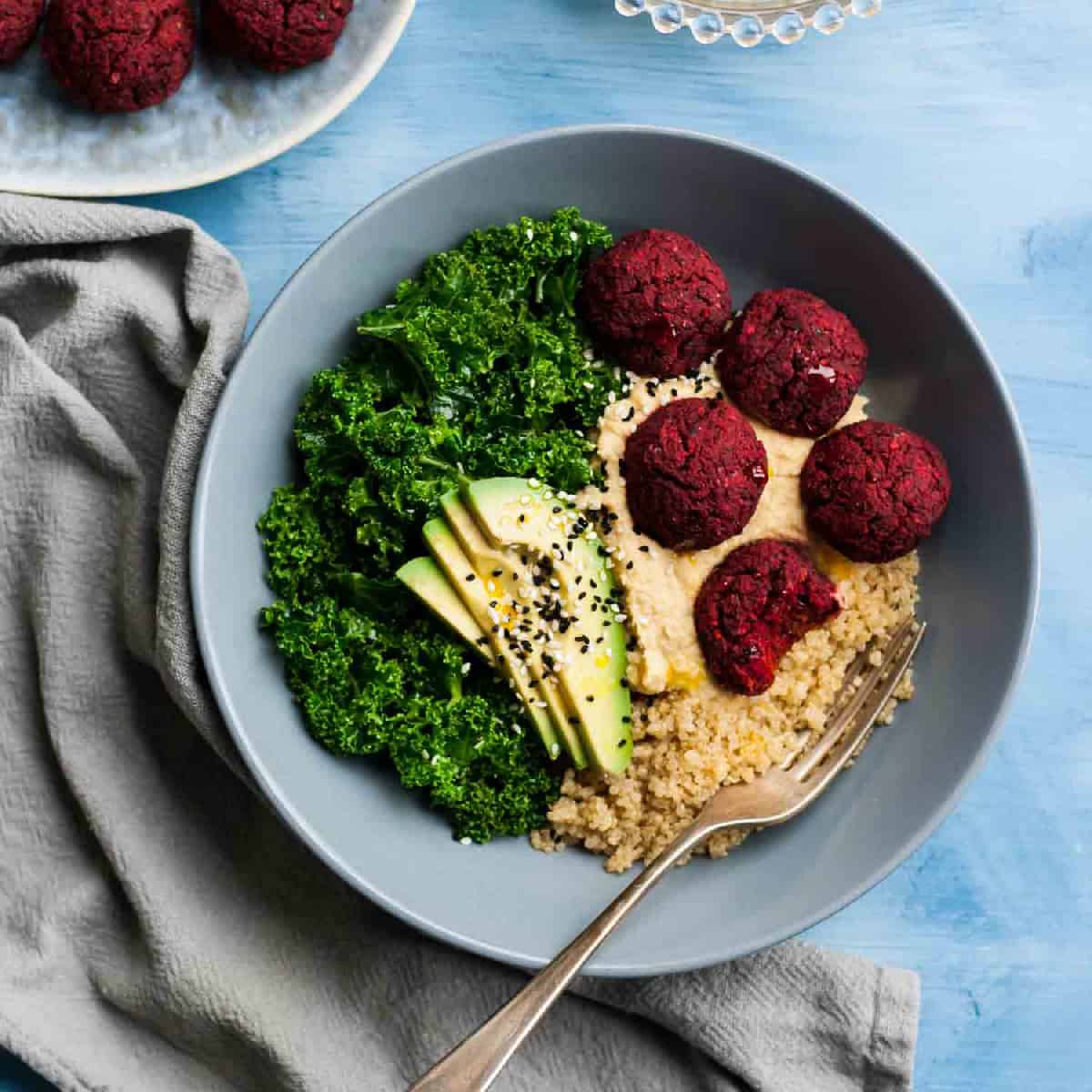 Beetroot Falafel Buddha Bowls - these simple to make vegan beetroot falafels are an ideal packed lunch or light dinner! | eatloveeats.com